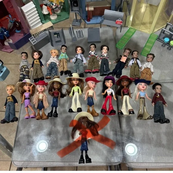 Vintage Y2K MGA Bratz Mall Doll‎ Playset with Accessories